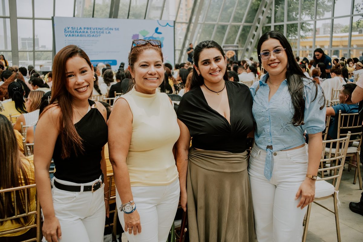 Grupo de colaboradoras de la Fundación en el Congreso.