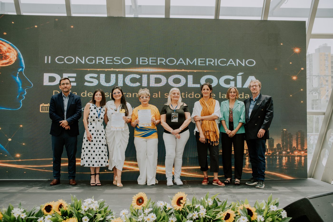Ponentes e invitados reunidos en la tarima del Congreso.